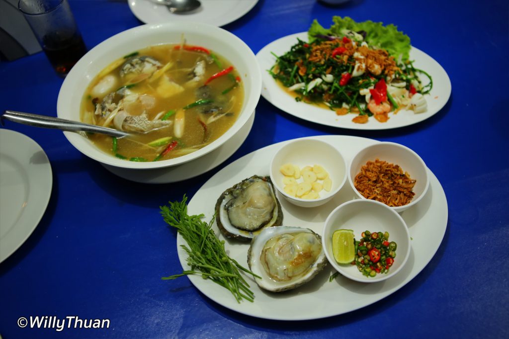 phuket-floating-restaurant-food