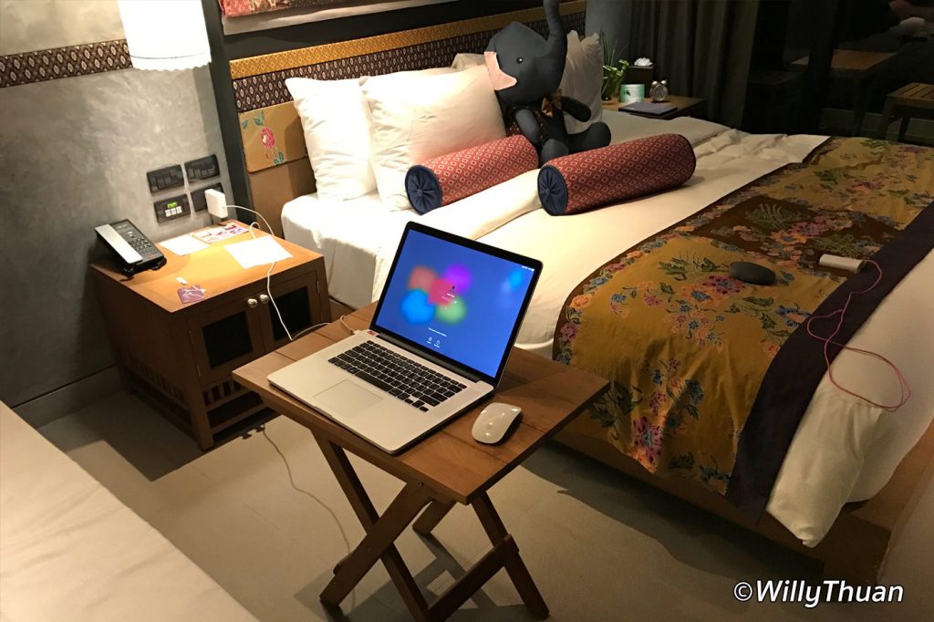 nook-dee-hotel-work-station