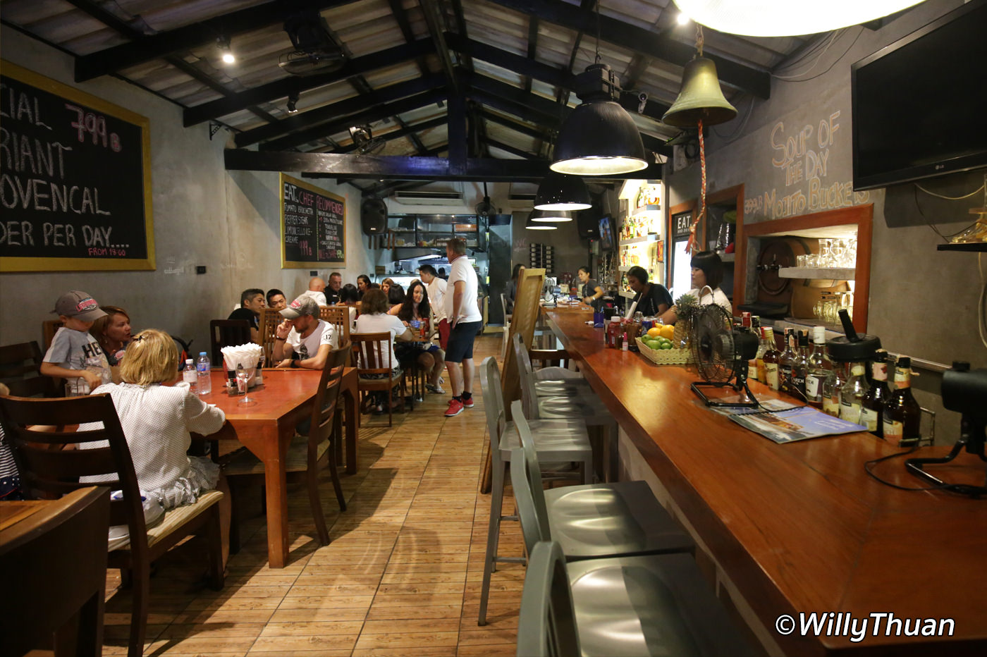 EAT Bar & Grill Karon Beach, Phuket