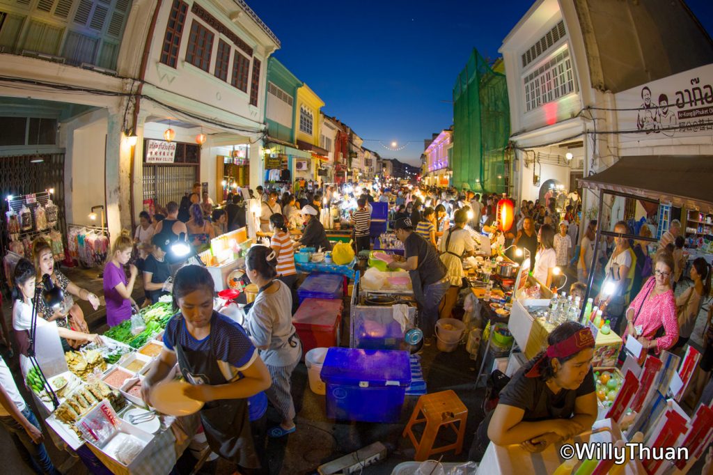 Phuket Walking Street - Le Marché De Rue Du Dimanche A Phuket Town ...