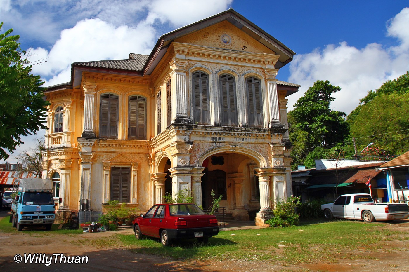 Luang Amnart Nararak Mansion