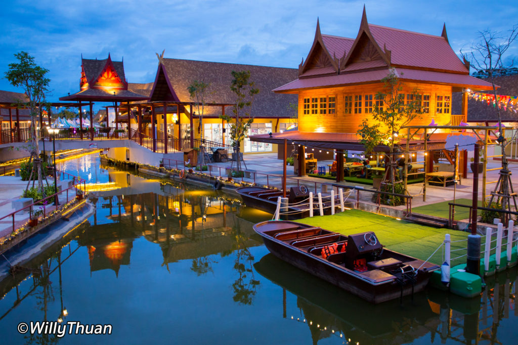 Thalang Maneekram Floating Market