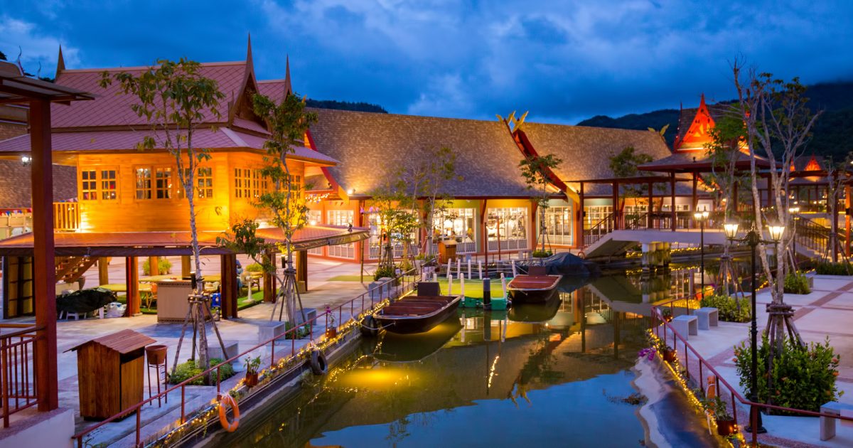 Thalang Maneekram Floating Market