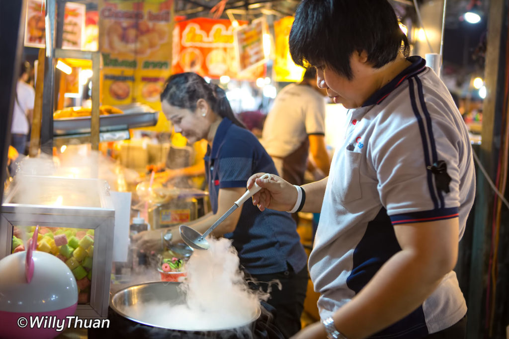 bangkok srinakarin night market