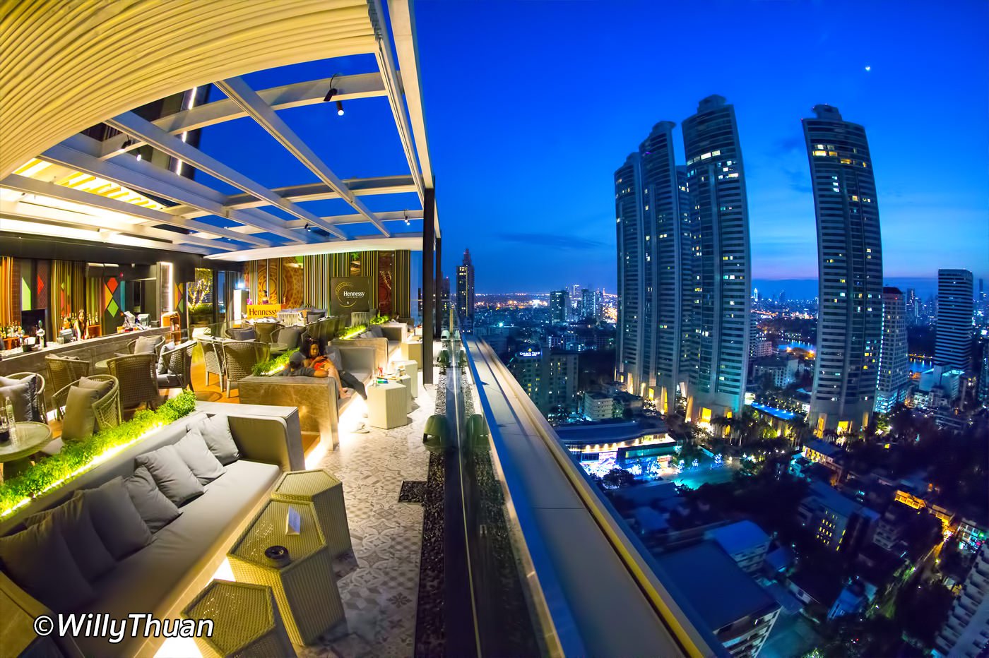 Sky on 20 Rooftop Bar at Novotel Bangkok