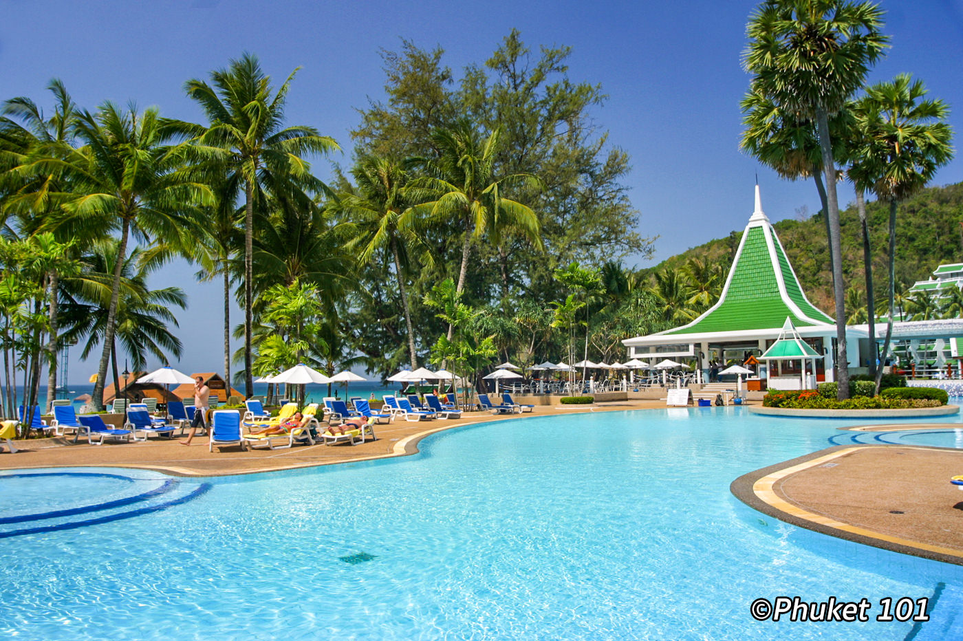 Le Meridien Phuket Beach Resort has the largest swimming pool in Phuket: 4,700 sqm!