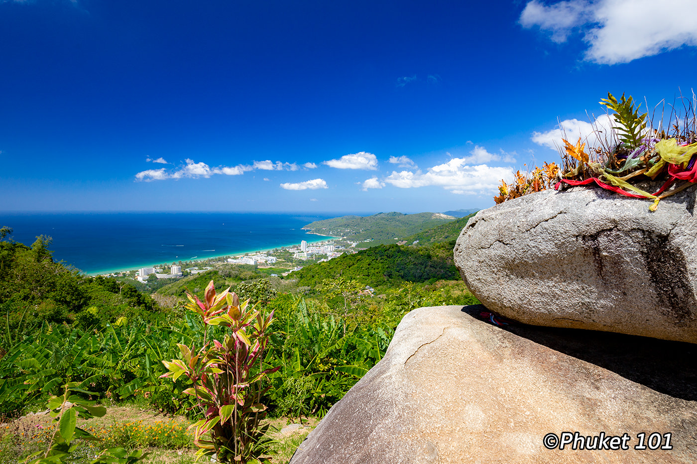 Star Mountain Cafe on the hill leading to Phuket Big Buddha