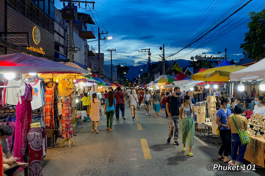 Tha Pae Sunday Walking Street Chiang Mai