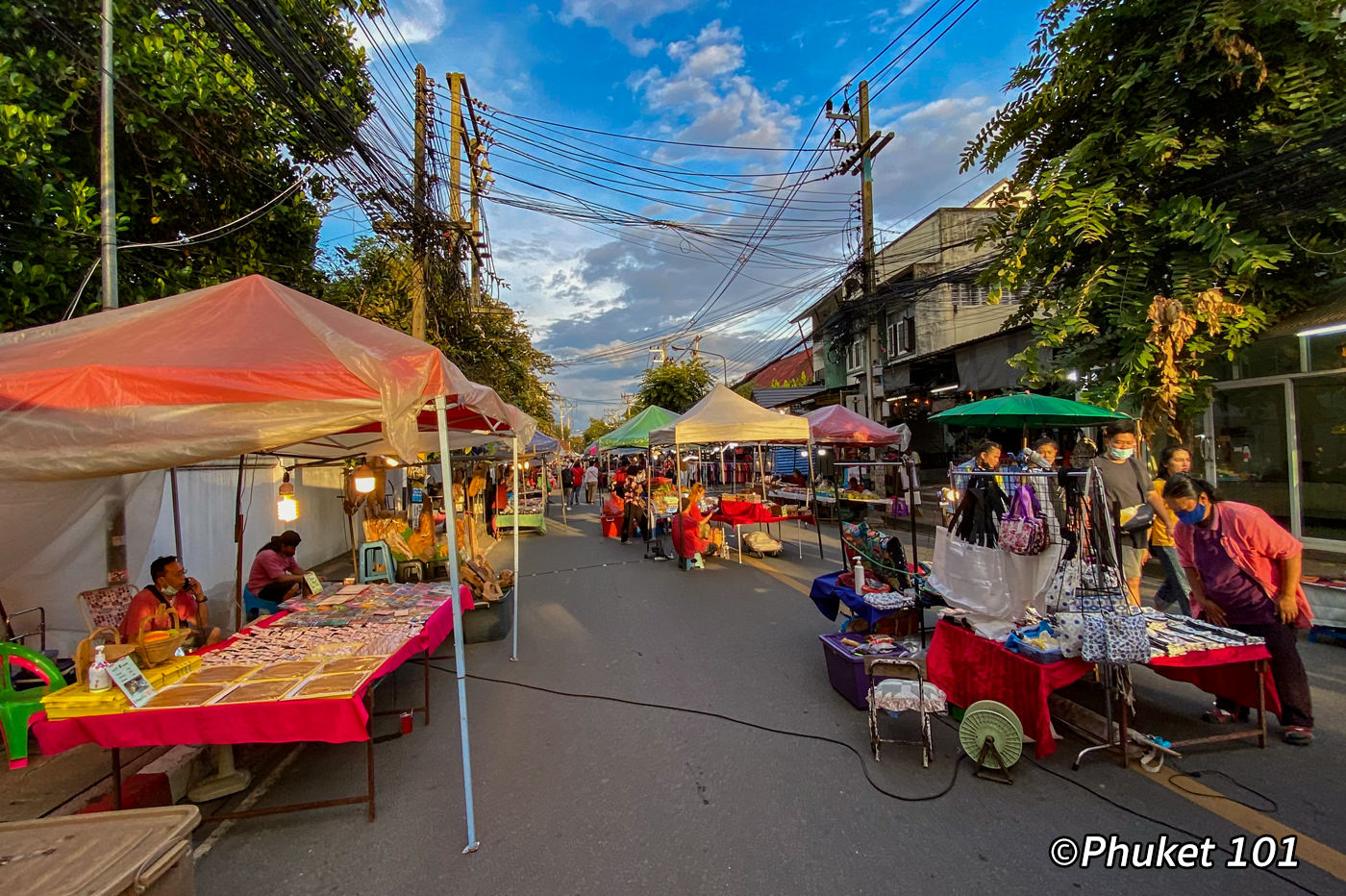 Tha Pae Sunday Walking Street Chiang Mai
