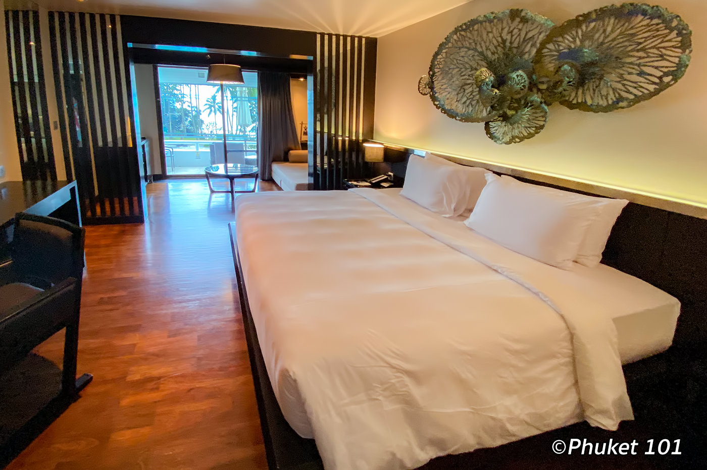 Le Meridien Phuket bedroom