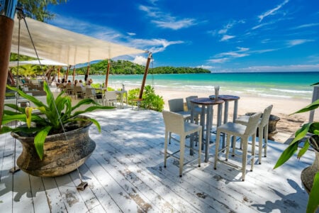 Attrapez le Beach Club Phuket sur la plage de Bang Tao