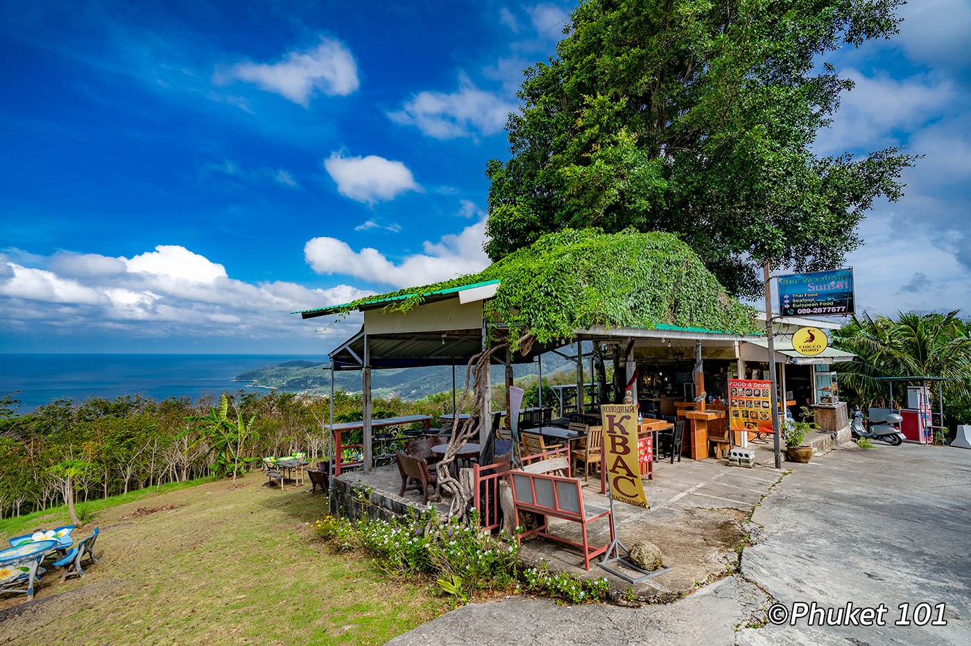 Star Mountain Cafe on the hill leading to Phuket Big Buddha