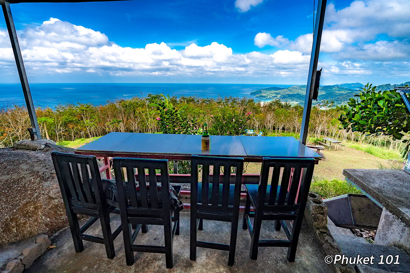 Star Mountain Cafe on the hill leading to Phuket Big Buddha