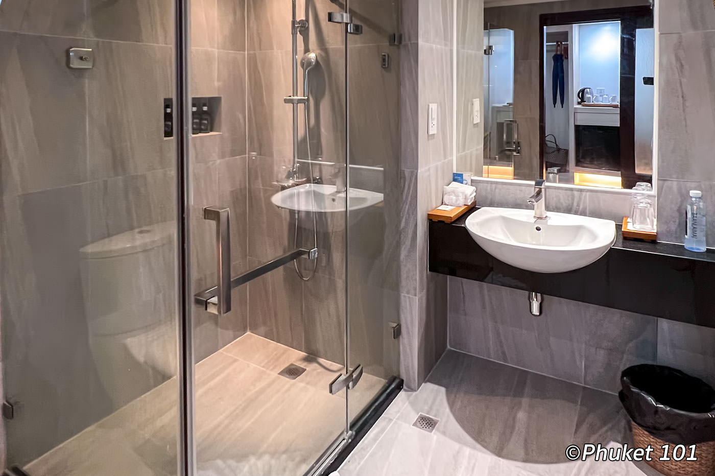 baan-laimai-beach-resort-bathroom-2 the bathroom