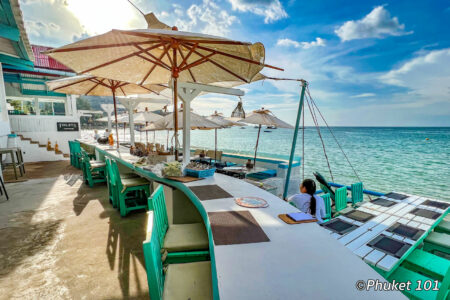 La cucina da spiaggia sulla spiaggia di Bangtao