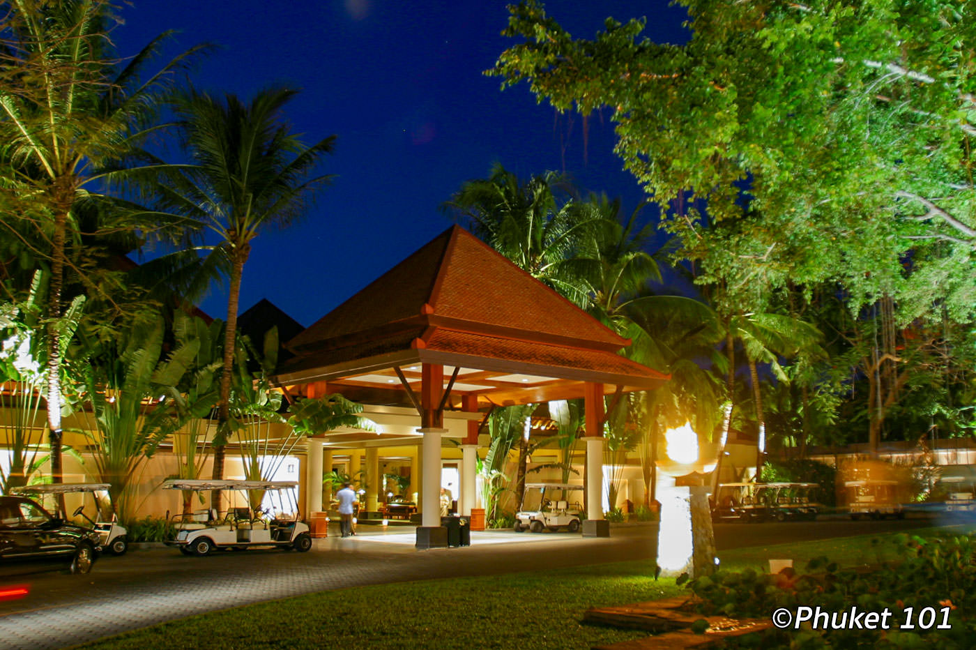 banyan-tree-phuket-5 Arrival at the hotel lobby