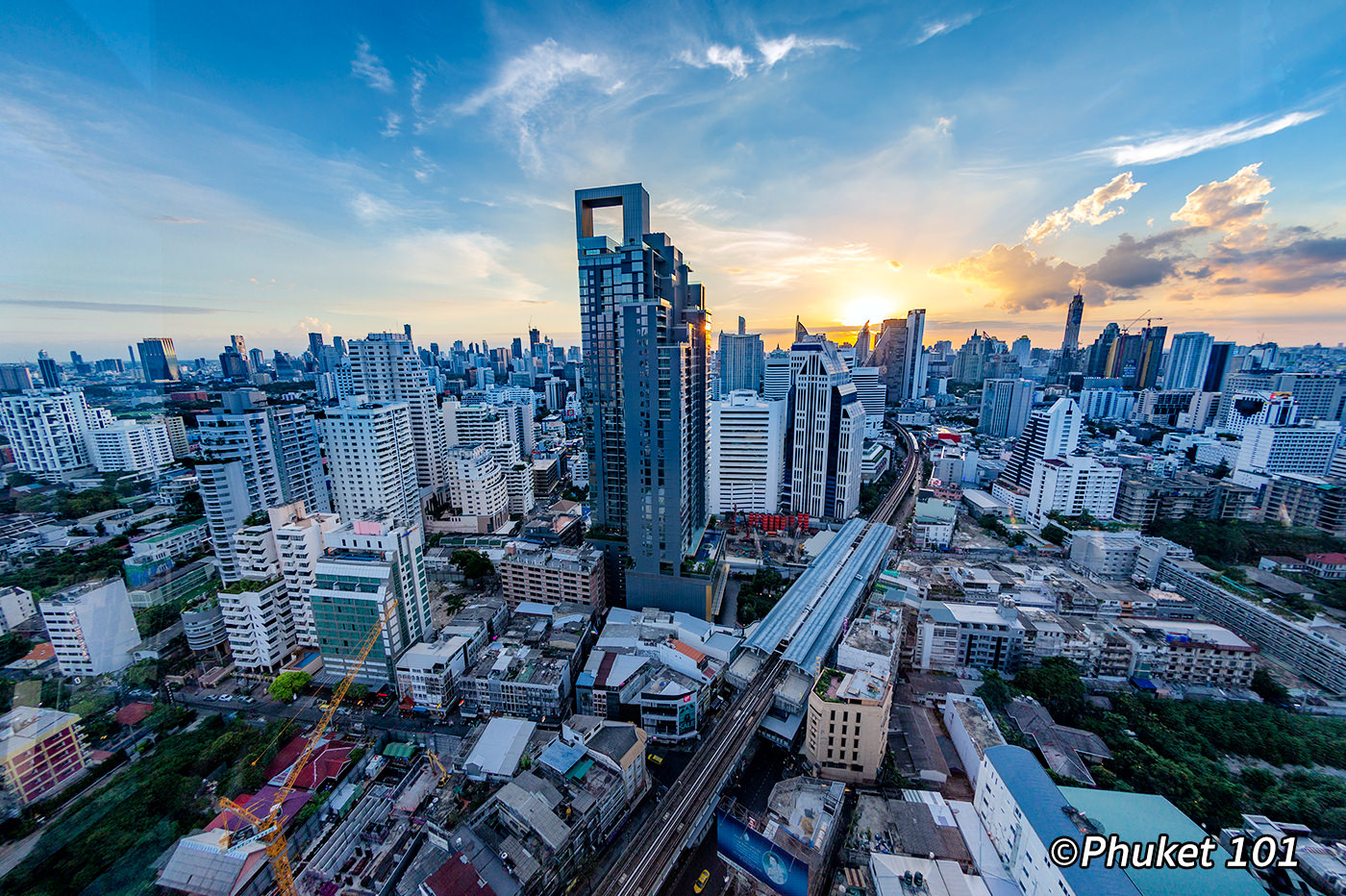 Spectrum Lounge And Bar At Hyatt Regency Bangkok Phuket 101