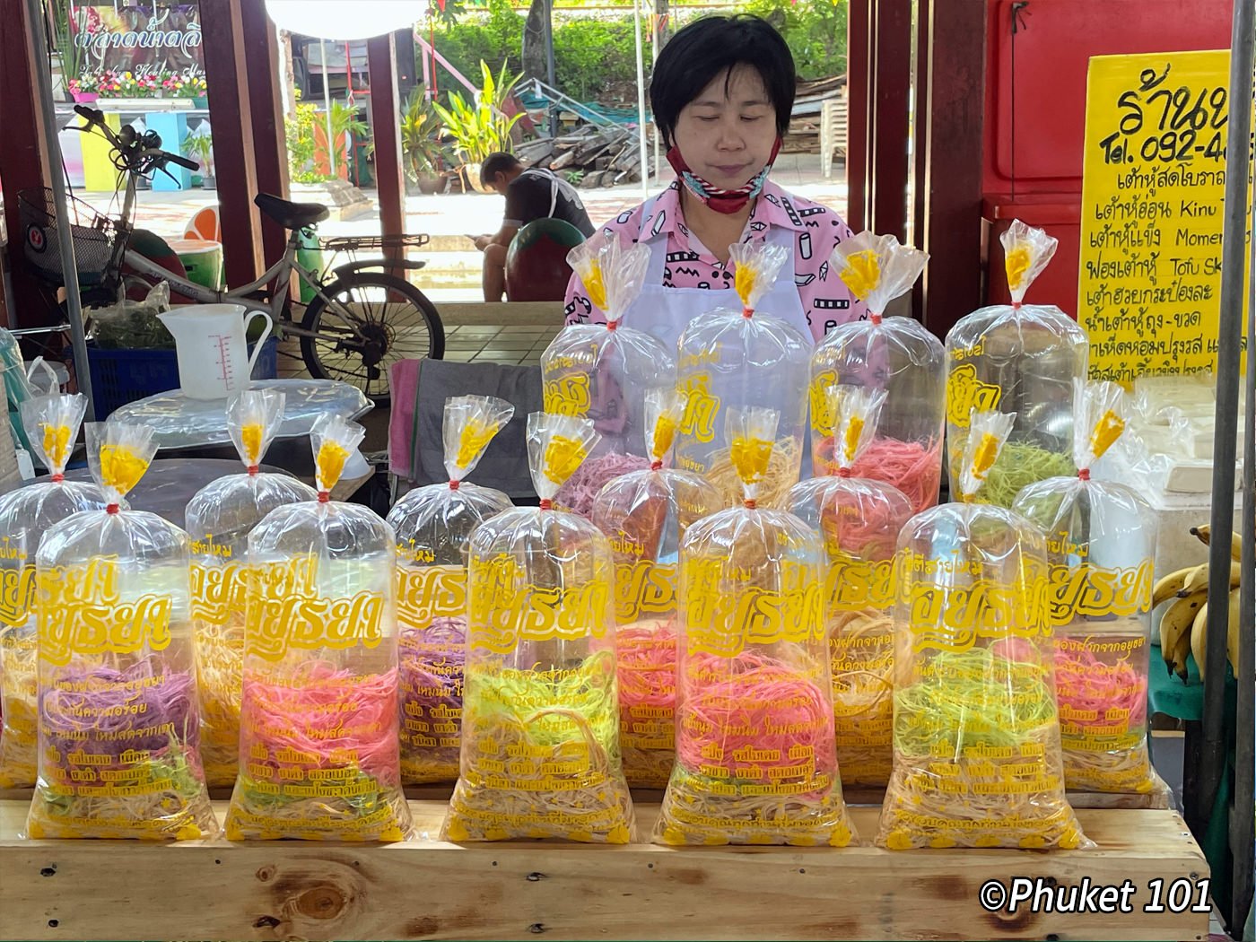 chakphra walking street taling chan market 1