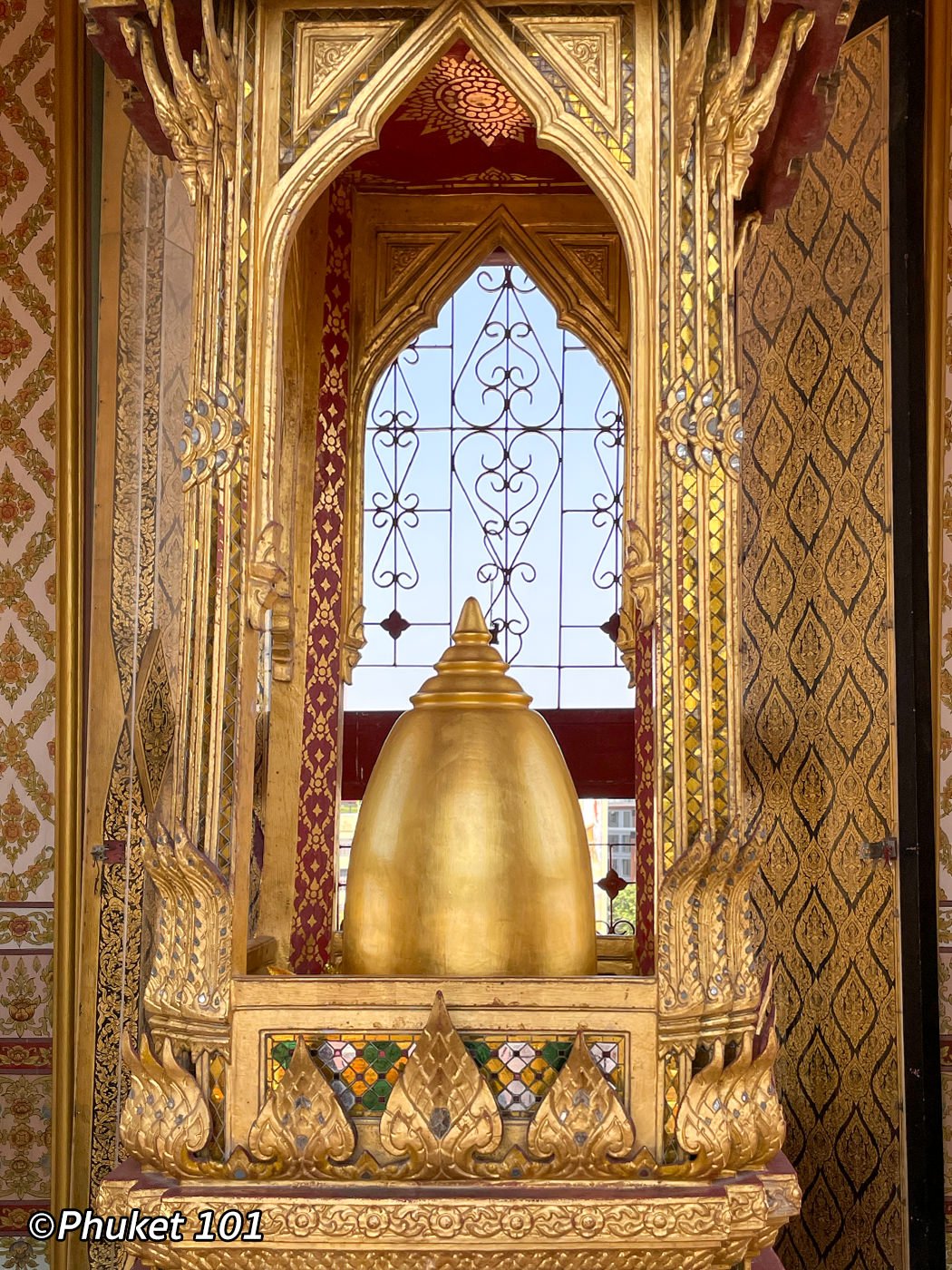 The Buddha Relic at the top of Loha Prasat temple