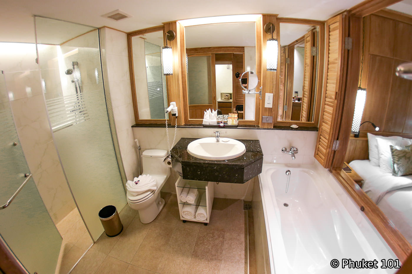 Katathani Phuket Beach Resort - The bathroom