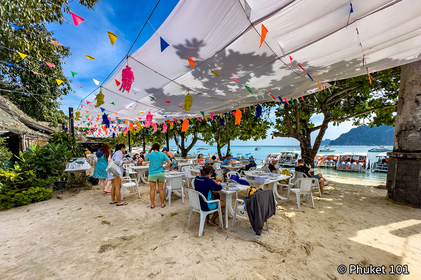 tonsai bay phi phi lunch