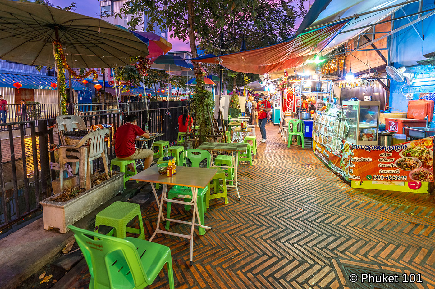 Marché nocturne de Khlong Ong Ang