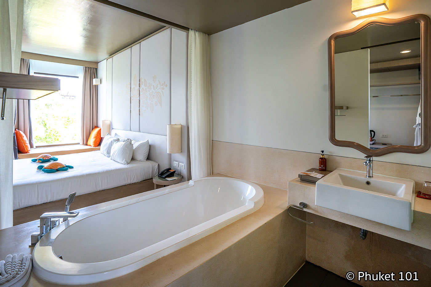 proud hotel phuket bathroom