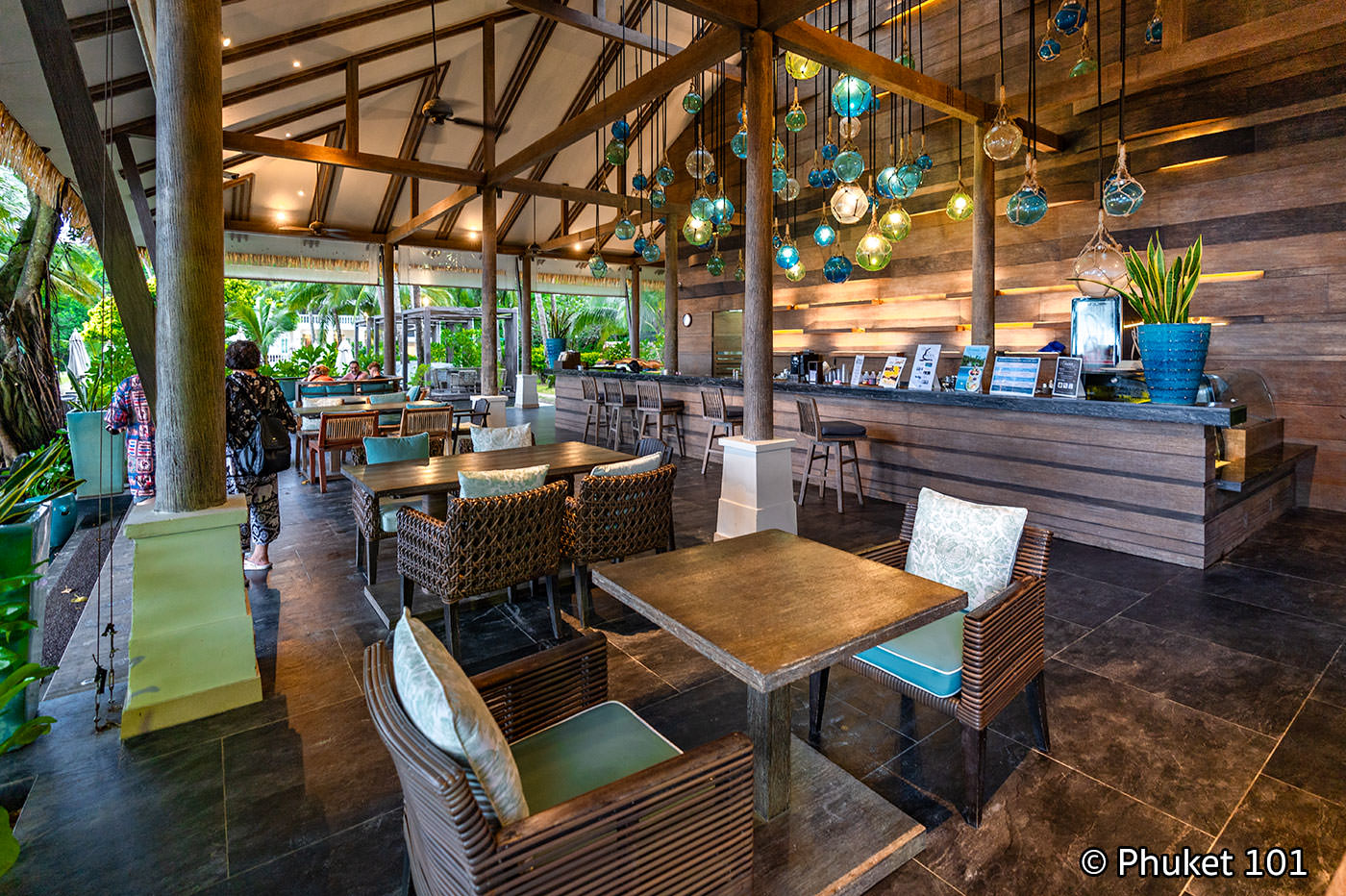 cape panwa hotel bamboo bar