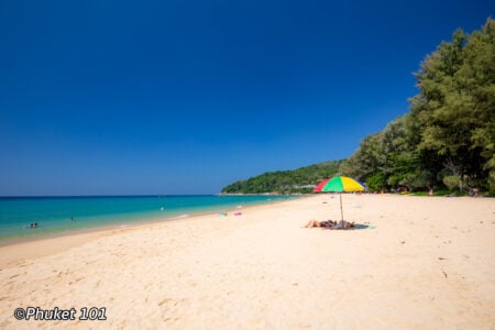 Plages tranquilles de Phuket – Où séjourner à Phuket pour éviter les plages bondées ?