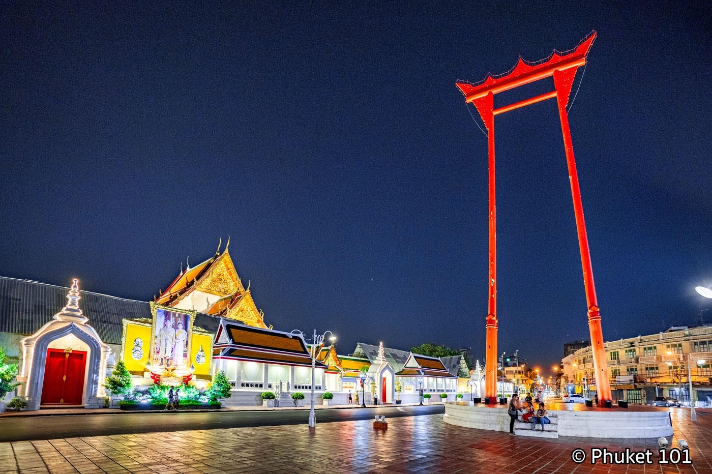 Wat Suthat and the Giant Swing of Bangkok Old Town 