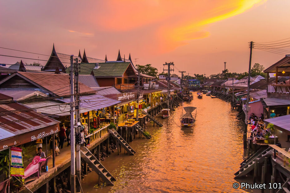 Amphawa Floating Market
