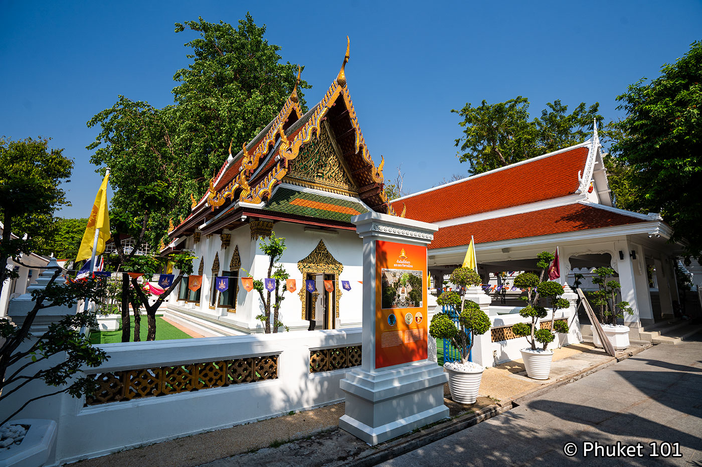 Mahathat Yuwaratrangsarit Temple