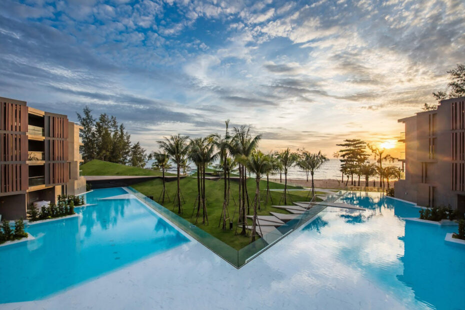 La Vela Khao Lak, Bang Niang Beach