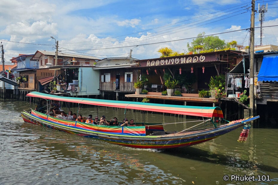 Khlong Bang Luang Floating Market - What to do at Khlong Bang Luang ...