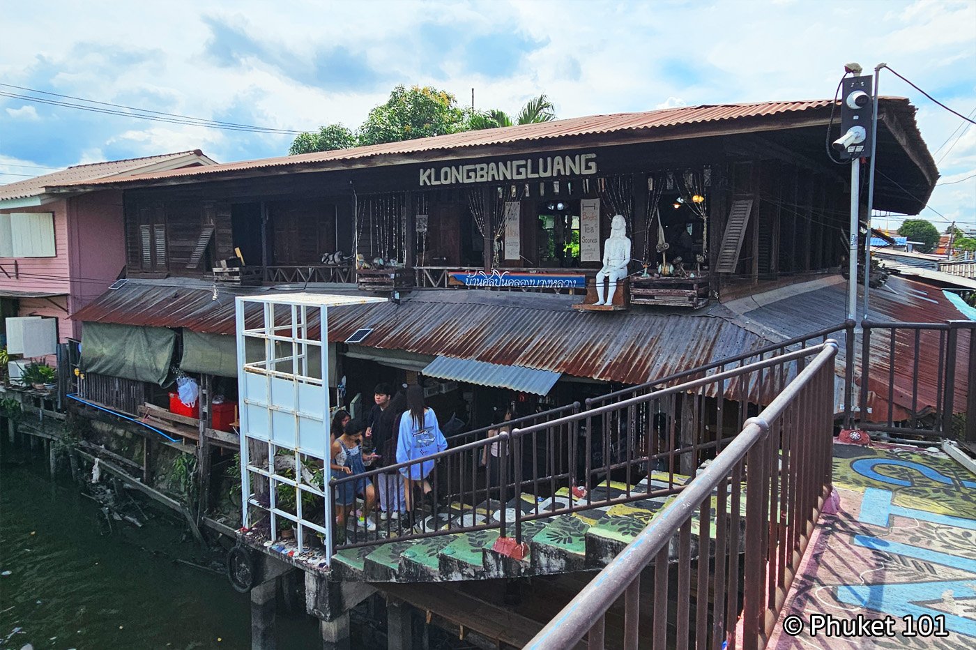 Khlong Bang Luang Floating Market - What to do at Khlong Bang Luang ...