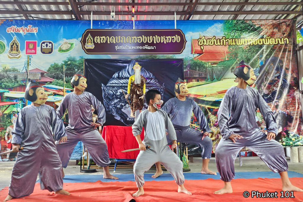 Khlong Bang Luang Floating Market - What to do at Khlong Bang Luang ...