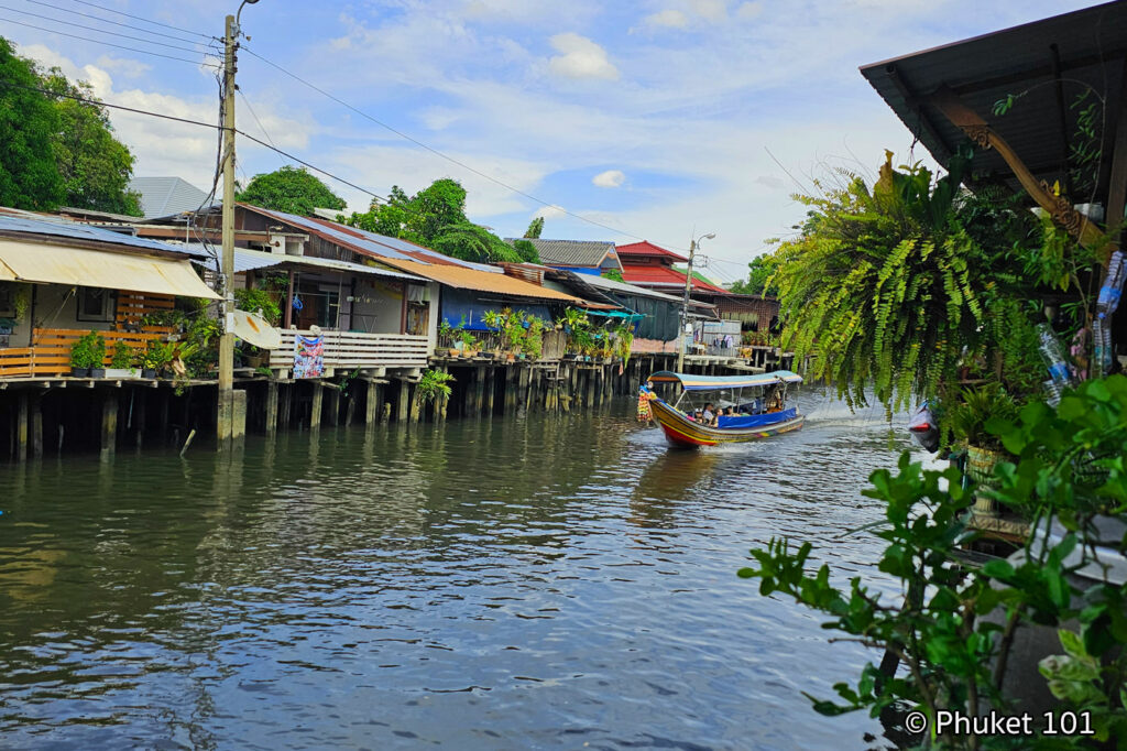 Khlong Bang Luang Floating Market - What to do at Khlong Bang Luang ...