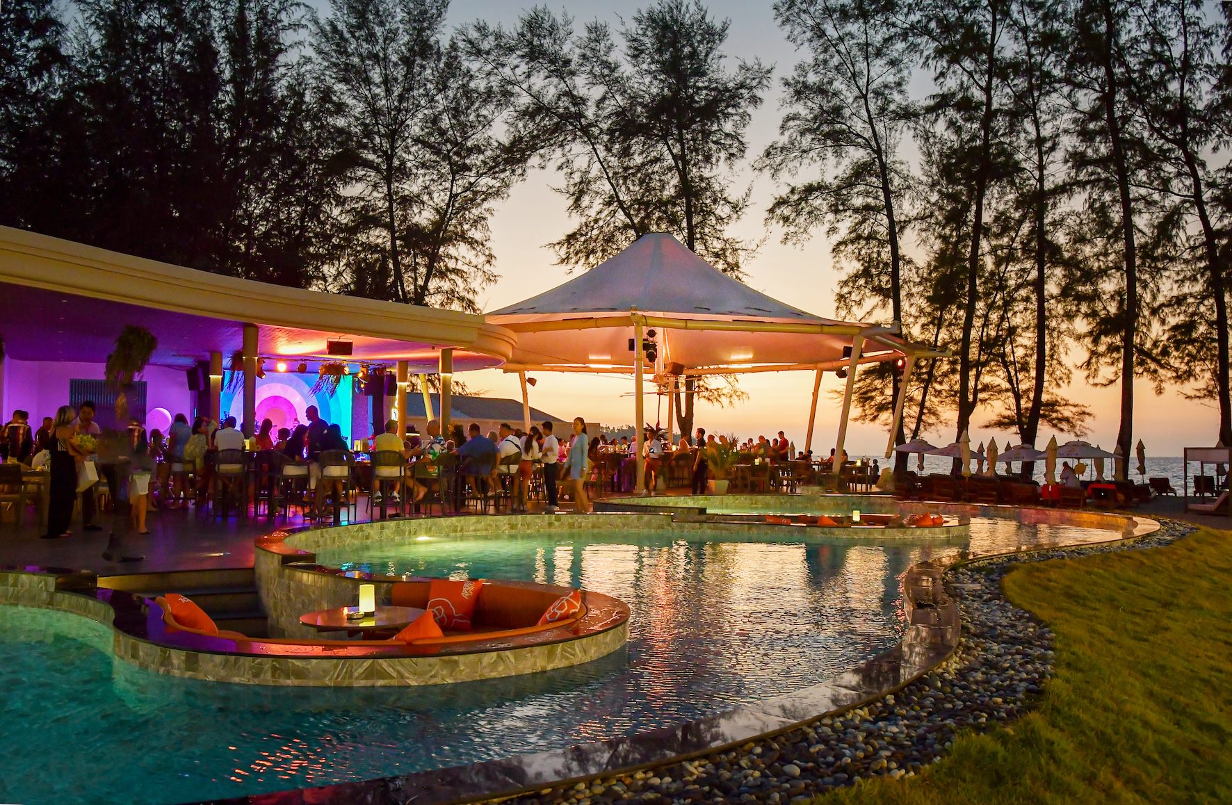 Nomad Beach Club - PHUKET 101