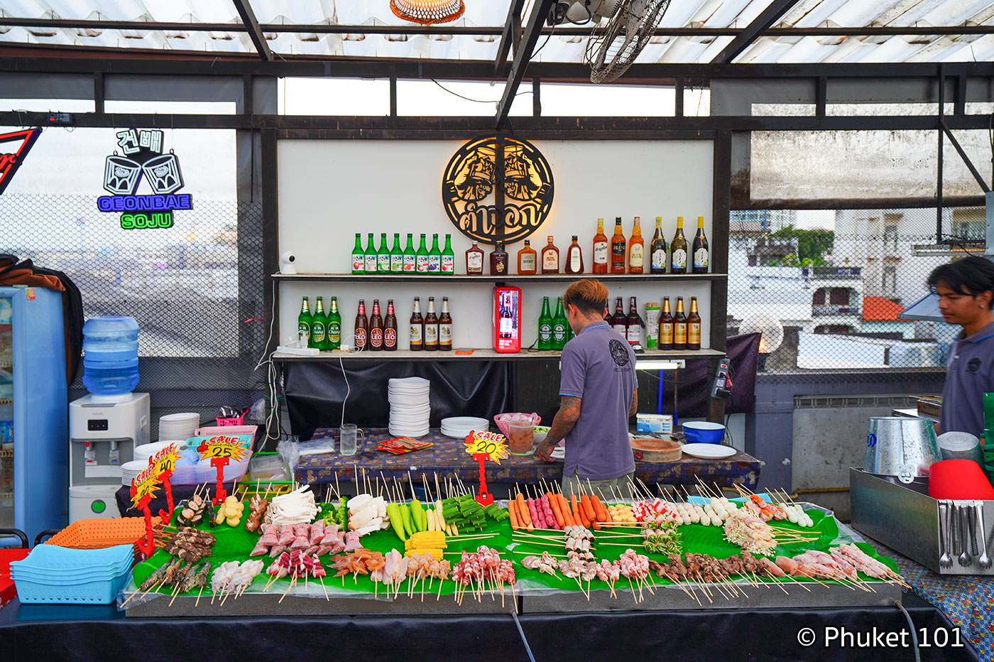 Cue Bar Rooftop Bar and restaurant in Phuket Town