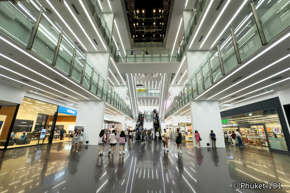 Siam Square – From Vintage Maze To Trendy Fashion Hub