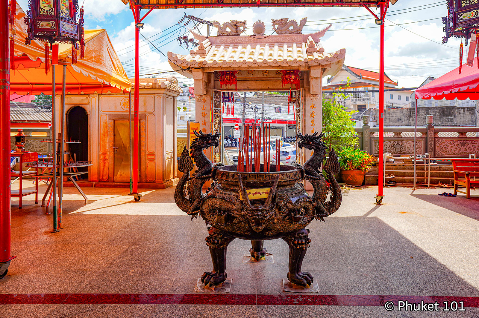 Put Jaw Shrine Phuket Town