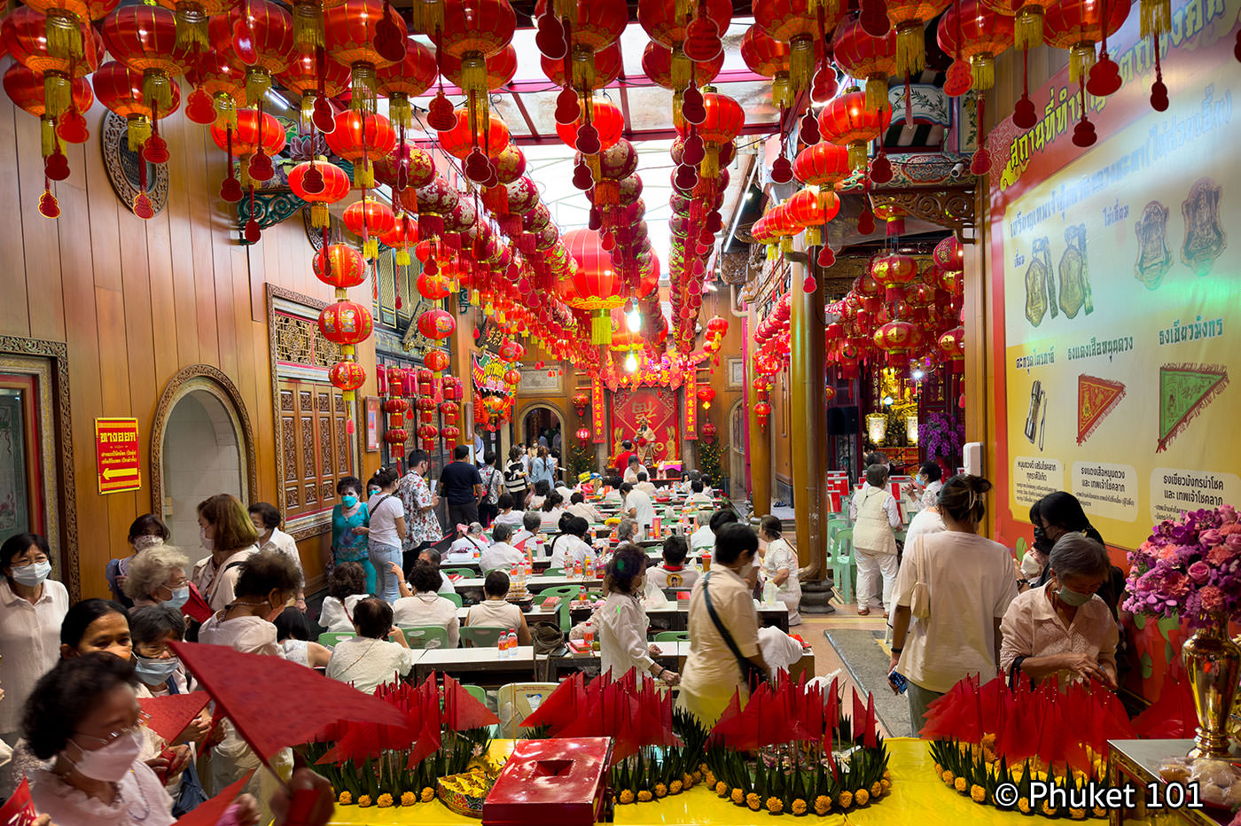 Wat Mangkon Kamalawat in Bangkok Chinatown