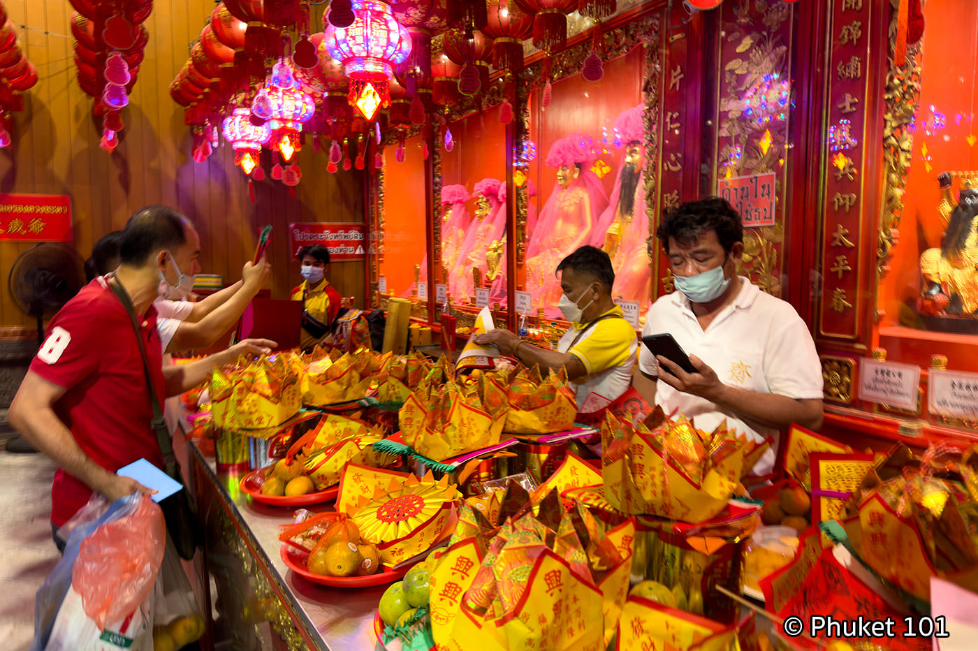 Wat Mangkon Kamalawat in Bangkok Chinatown