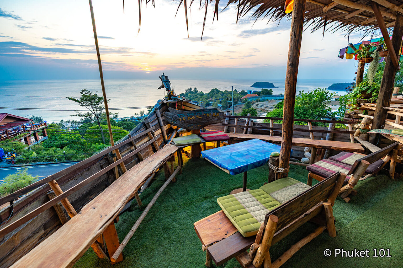 Black Pearl Art & Bar in Kata Noi
