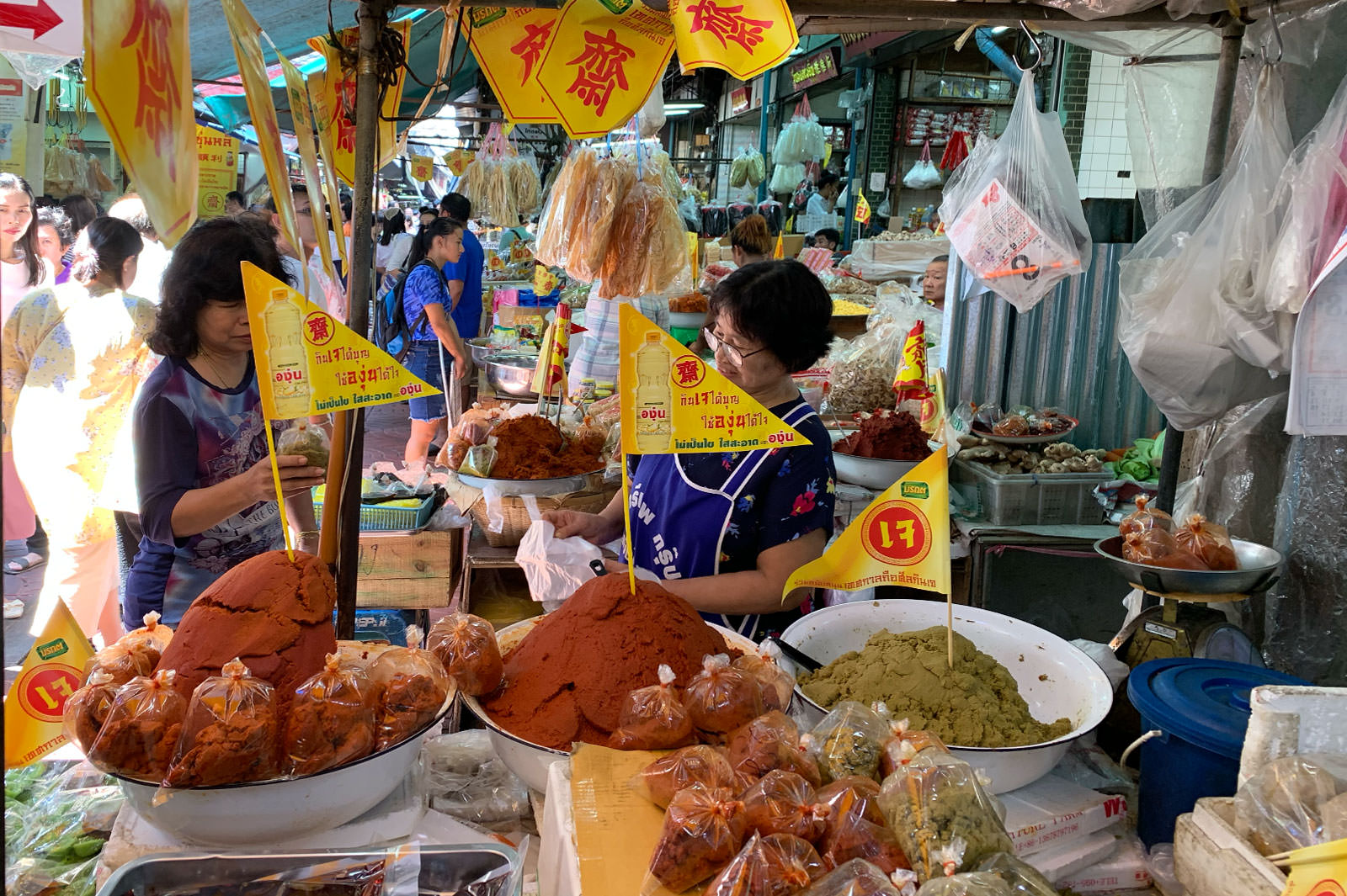 Talad Mai Soi Yaowarat 6 in Bangkok Chinatown