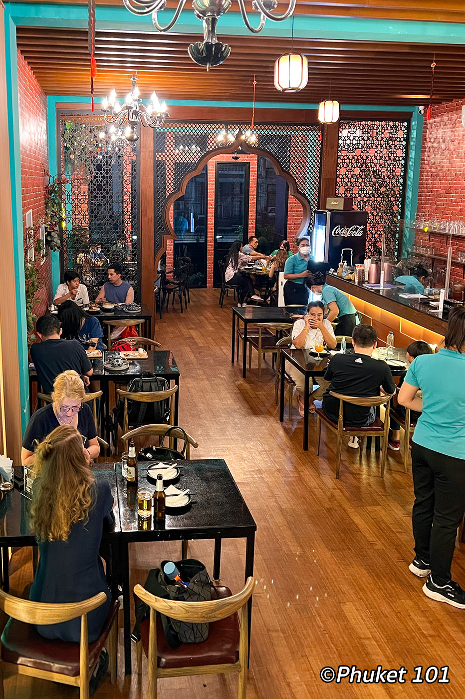 Laoteng Bar on Yaowarat Road in Bangkok Chinatown