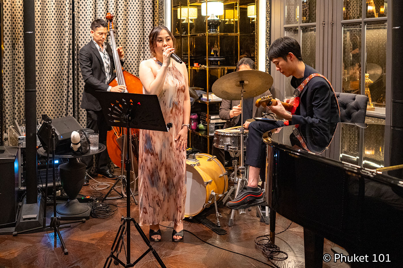Firefly Bar at Sindhorn Kempinski Bangkok