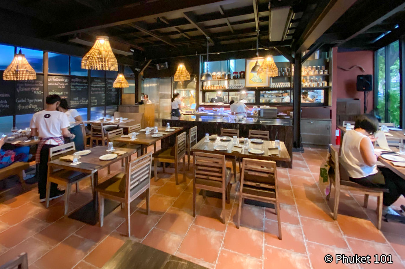 100 Mahaseth Restaurant in Bangrak, Bangkok