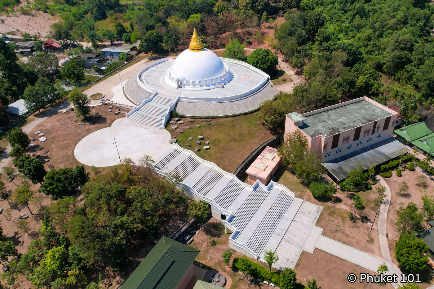 Wat Luang Pu Supha in Phuket