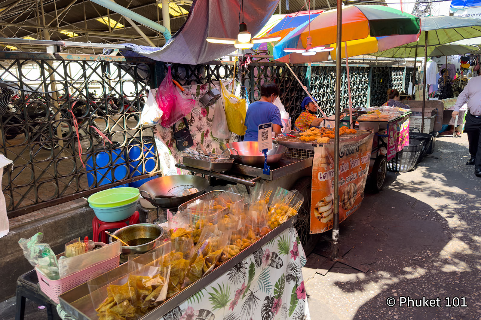 Lalai Sap Market in Silom, Bangkok